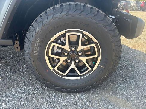New 2025 Jeep Wrangler Rubicon w/ Convenience Group image 28