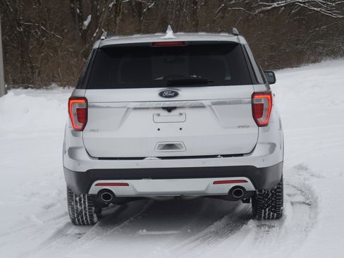 Used 2017 Ford Explorer XLT w/ Equipment Group 201A image 26