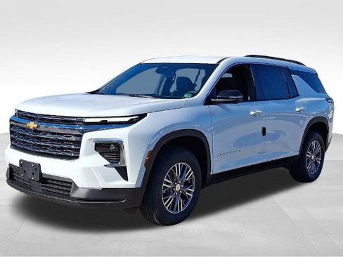 New 2026 Chevrolet Traverse LT w/ Driver Confidence Package image 2