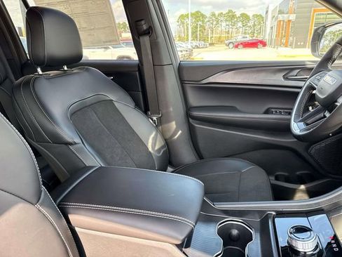 New 2025 Jeep Grand Cherokee Altitude RWD image 25