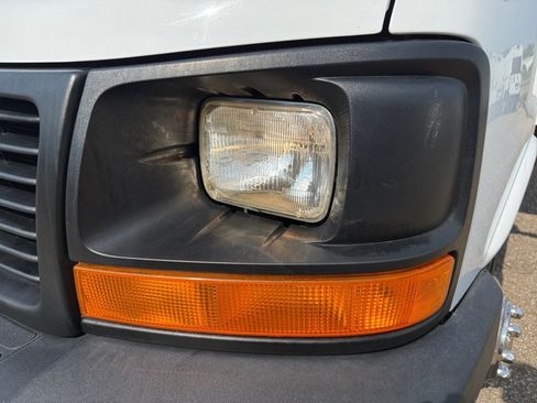 Used 2007 GMC Savana 3500 RWD image 24