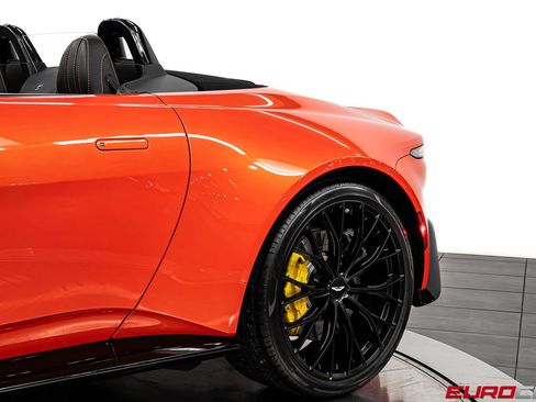 Used 2022 Aston Martin V8 Vantage Roadster image 19