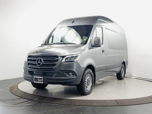 Used 2024 Mercedes-Benz Sprinter 2500 image 3