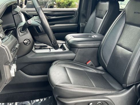 Used 2021 GMC Yukon Denali w/ Denali Premium Package AWD/4WD image 12