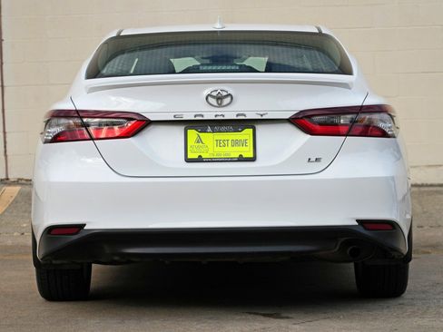 Used 2022 Toyota Camry LE FWD image 10