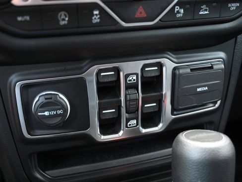 Used 2022 Jeep Gladiator Sport AWD/4WD image 31