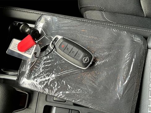 Used 2024 Nissan Pathfinder SV image 28