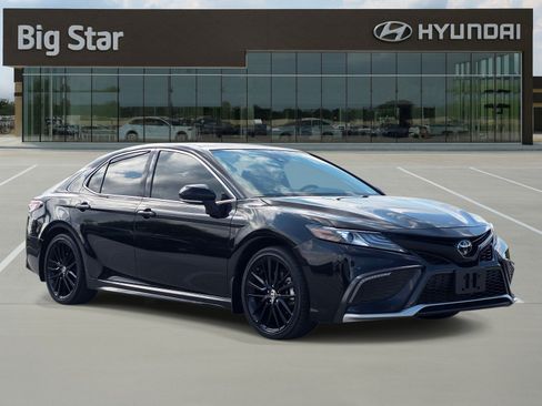 Used 2024 Toyota Camry XSE FWD image 6