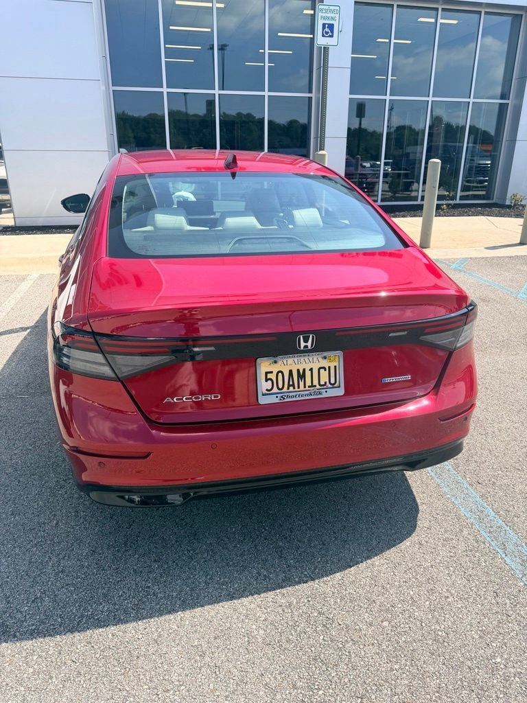 Used 2024 Honda Accord EX-L image 3
