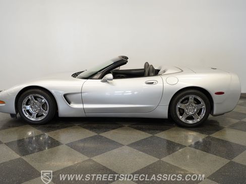 Used 1998 Chevrolet Corvette Convertible w/ Performance Handling Pkg RWD image 8