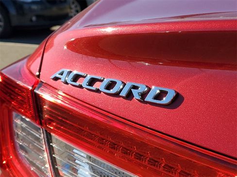 Certified 2018 Honda Accord Touring image 6