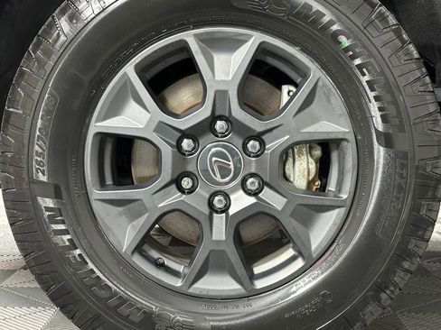 Used 2024 Lexus GX 550 AWD/4WD image 14