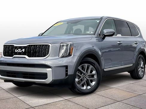 Used 2023 Kia Telluride LX image 2