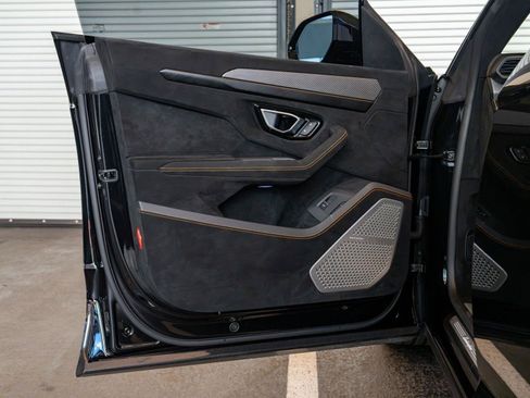 Used 2024 Lamborghini Urus Performante AWD/4WD image 16