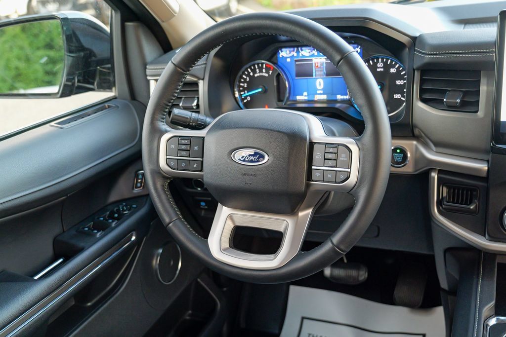 Used 2023 Ford Expedition XLT AWD/4WD image 41