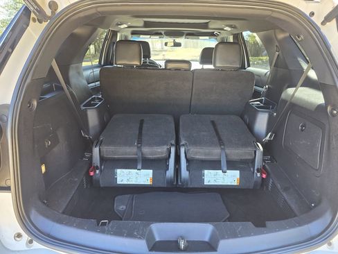 Used 2017 Ford Explorer XLT w/ Equipment Group 202A AWD/4WD image 20