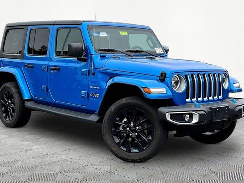 Used 2023 Jeep Wrangler Unlimited Sahara AWD/4WD image 3