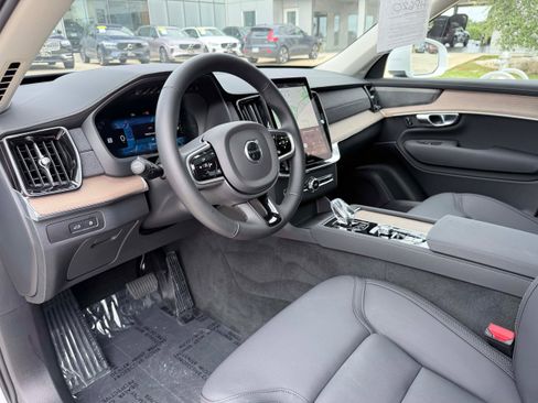 Certified 2025 Volvo XC90 T8 Plus w/ Protection Package Premier AWD/4WD image 11
