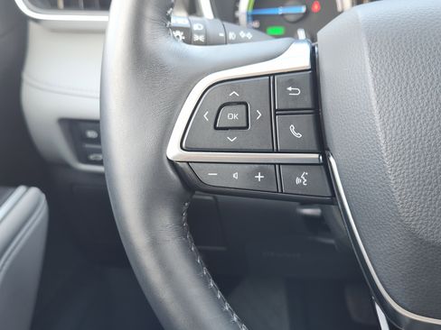 Used 2021 Toyota Highlander Limited image 28