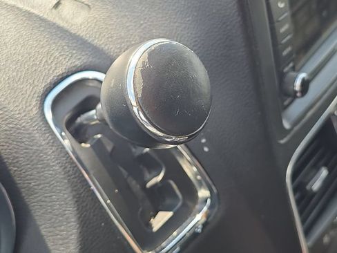Used 2013 Chrysler Town & Country Touring FWD image 21