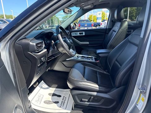 Used 2024 Ford Explorer XLT w/ Equipment Group 202A AWD/4WD image 29