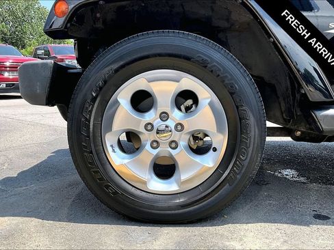 Used 2014 Jeep Wrangler Unlimited Sahara AWD/4WD image 30