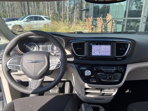 Used 2024 Chrysler Voyager LX FWD image 49