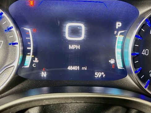 Used 2023 Chrysler Pacifica Touring-L FWD image 11
