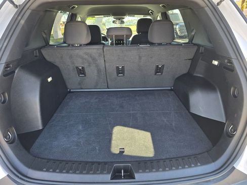 Used 2025 GMC Terrain Elevation image 9