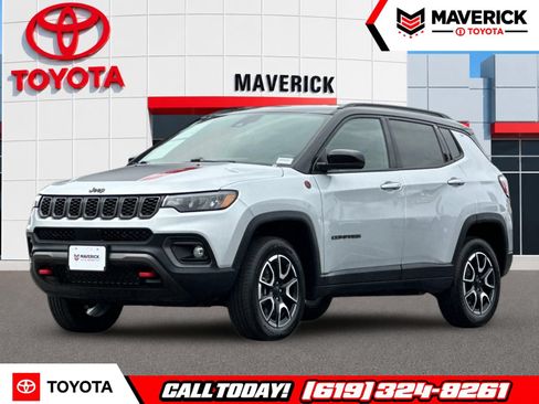 Used 2024 Jeep Compass Trailhawk AWD/4WD image 1