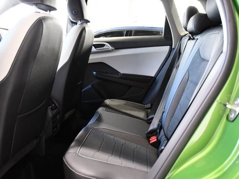 New 2026 Volkswagen Taos SE image 14