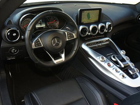 Used 2018 Mercedes-Benz AMG GT Roadster image 2