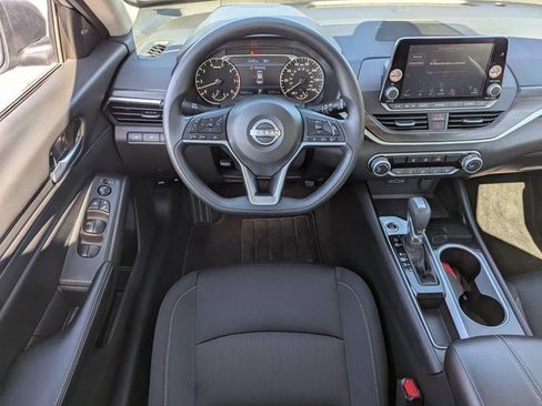 Used 2024 Nissan Altima 2.5 SV image 27