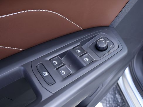 Certified 2023 Volkswagen Atlas SEL AWD/4WD image 13