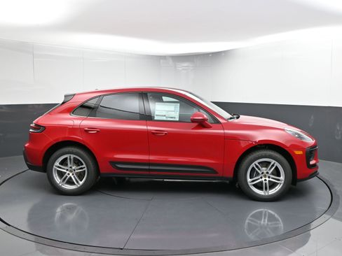Certified 2025 Porsche Macan image 24