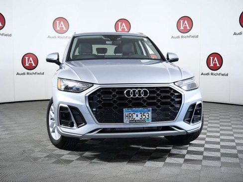 Used 2022 Audi Q5 2.0T Premium w/ Convenience Package image 3