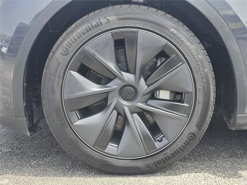 Used 2025 Tesla Model Y Long Range AWD/4WD image 11