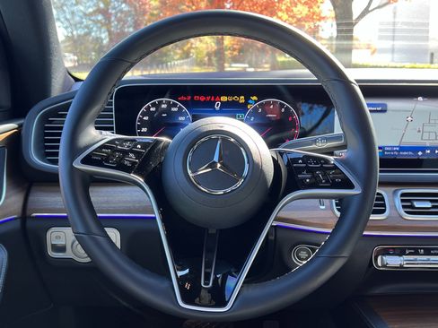 Certified 2025 Mercedes-Benz GLE 450 4MATIC image 18