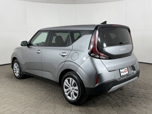 Used 2025 Kia Soul LX FWD image 5