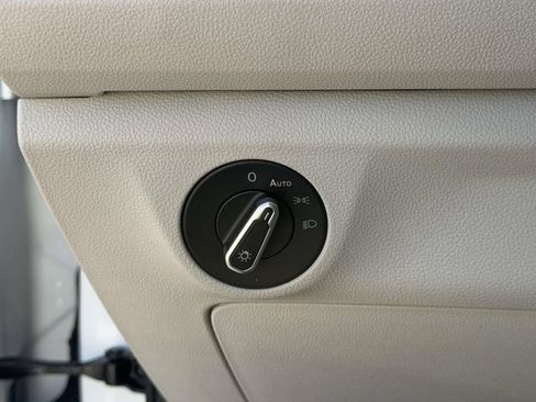 Certified 2023 Volkswagen Jetta SE w/ Panoramic Sunroof Package FWD image 24