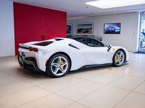 Used 2022 Ferrari SF90 Stradale AWD/4WD image 6