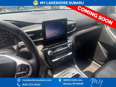 Used 2022 Ford Explorer Limited w/ Equipment Group 301A AWD/4WD image 13