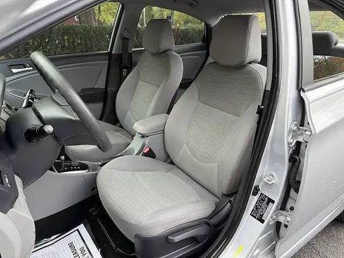 Used 2017 Hyundai Accent SE FWD image 3