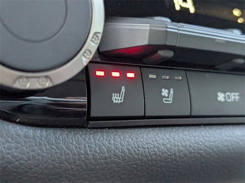 Used 2024 Toyota Tundra Limited image 23