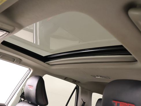Used 2023 Toyota 4Runner TRD Off-Road Premium w/ Moonroof Package AWD/4WD image 17