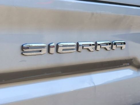 Used 2021 GMC Sierra 1500 Elevation w/ LPO, Elevation Black Package AWD/4WD image 10