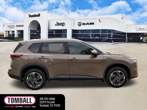 Used 2024 Nissan Rogue SV w/ SV Premium Package FWD image 8