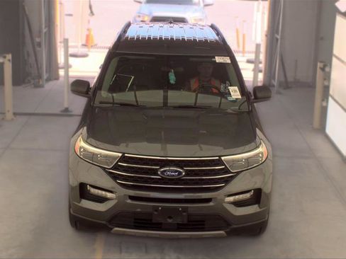 Used 2021 Ford Explorer XLT w/ Equipment Group 202A RWD image 8