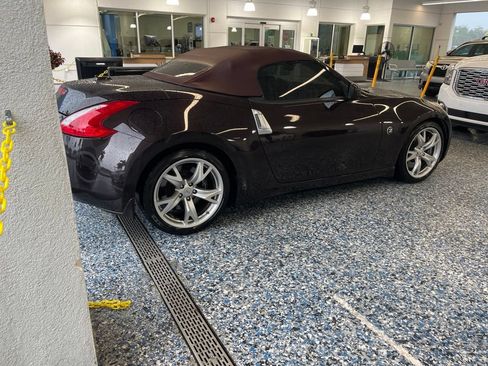 Used 2012 Nissan 370Z Touring w/ Sport Pkg RWD image 3