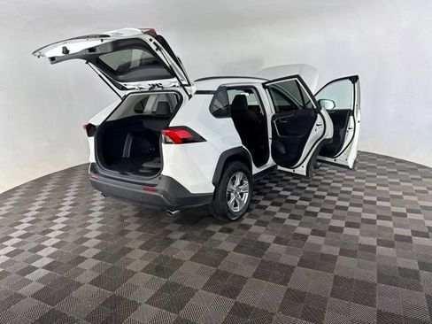 Used 2025 Toyota RAV4 XLE AWD/4WD image 16